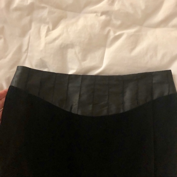 Club monaco black velvet pencil skirt, size 2 - Picture 3 of 5